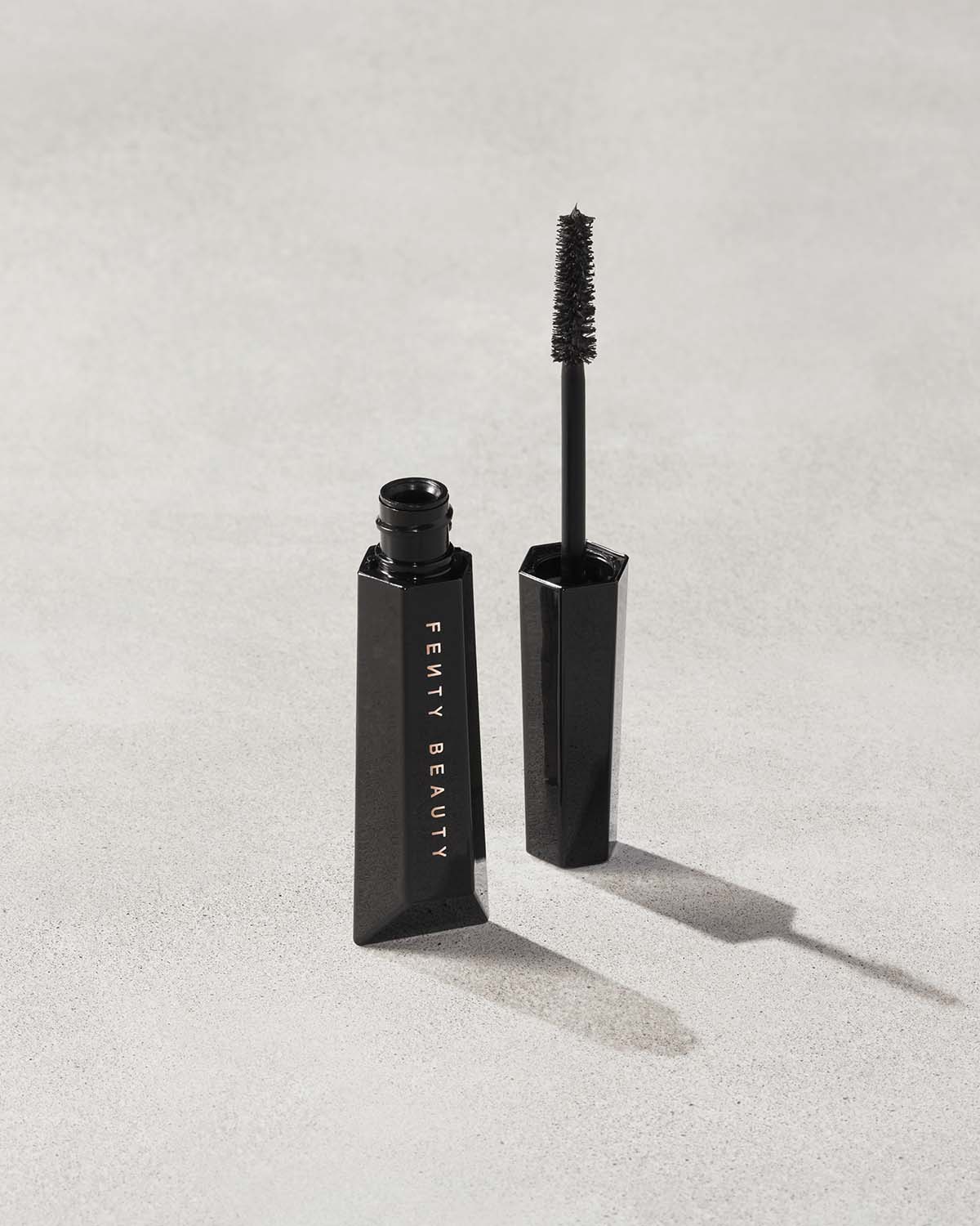 Fenty Beauty - Hella Thicc Volumizing Mascara