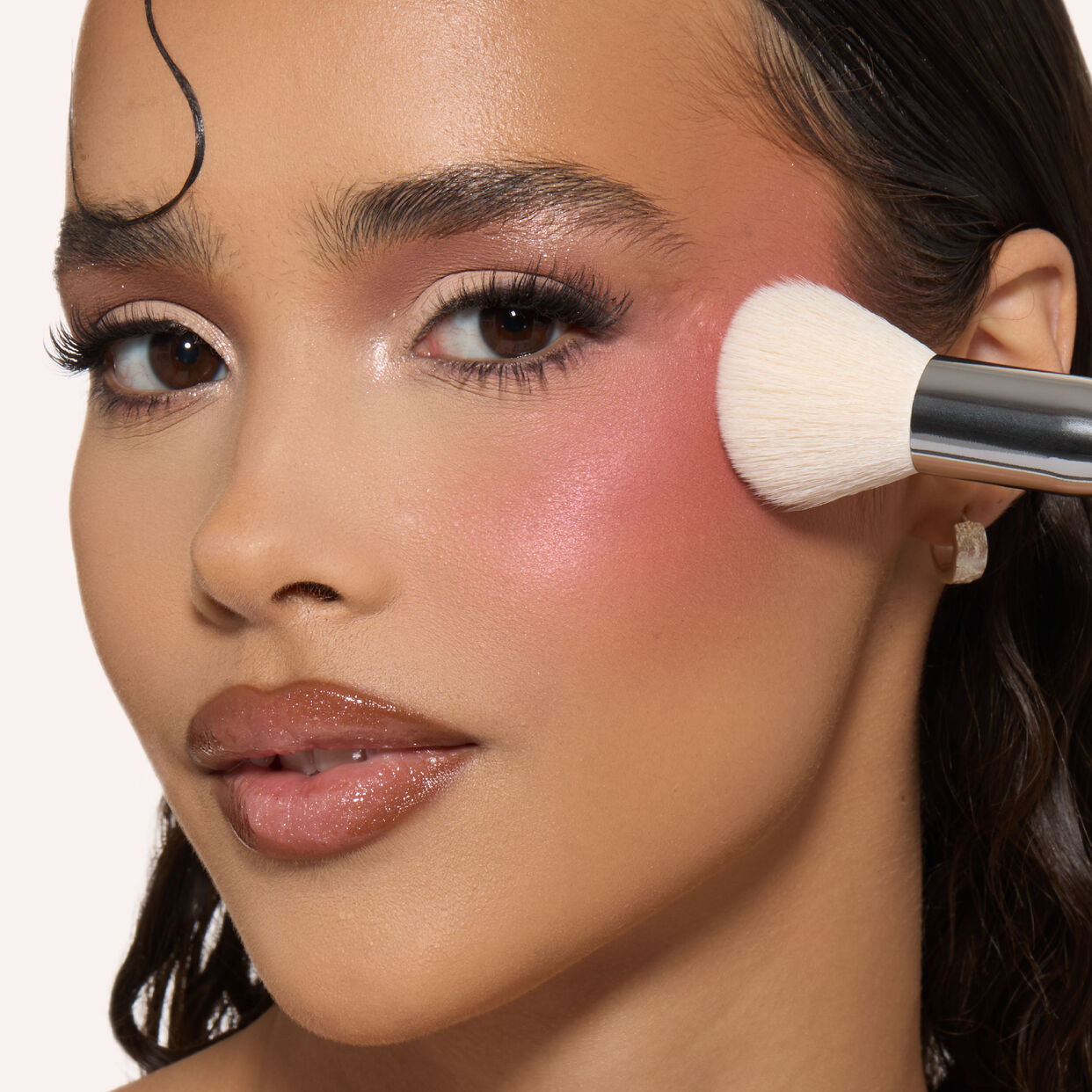 Huda Beauty | Diffusing Cheek Brush